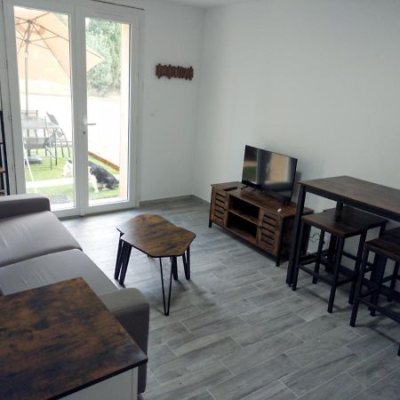 Offrez-Vous Un Sejour Dans Notre Studio T1 Bis A Entressen Une Grande Piscine Pour Se Rafraichir ,Un Espace De Jeux Pour Enfants Pour Des Heures De Divertissement Un Terrain De Petanque Pour Des Parties Endiablees Buitenkant foto